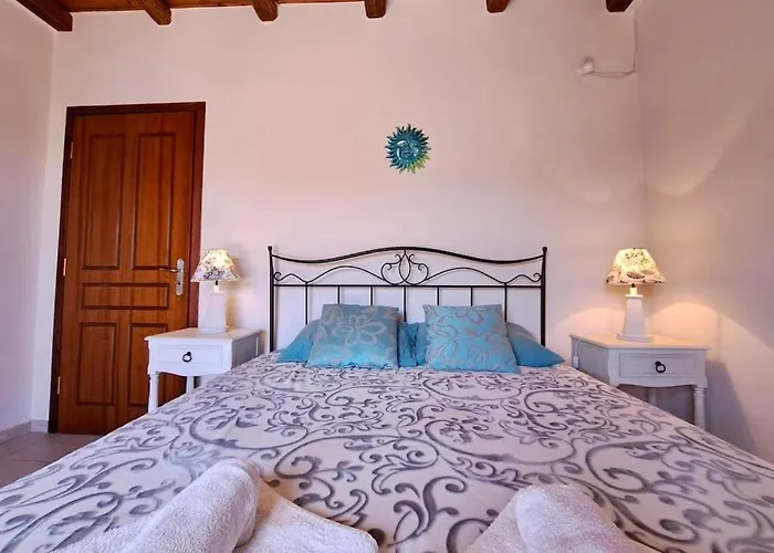 Anais Charming Stone House *