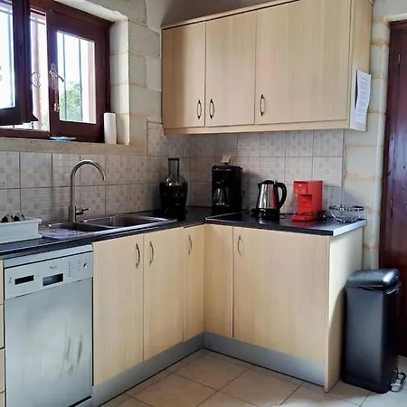 Anais Charming Stone House Villa *