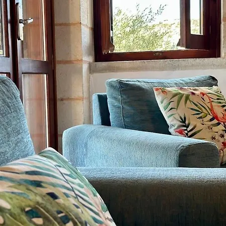 Anais Charming Stone House Villa *