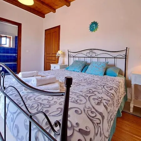 Anais Charming Stone House Villa