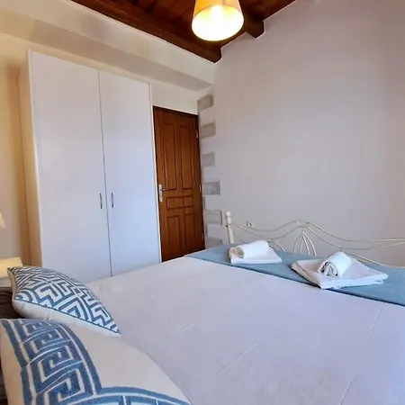 Anais Charming Stone House Villa *