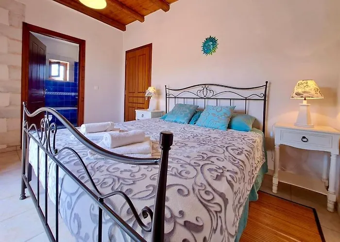 Anais Charming Stone House Villa