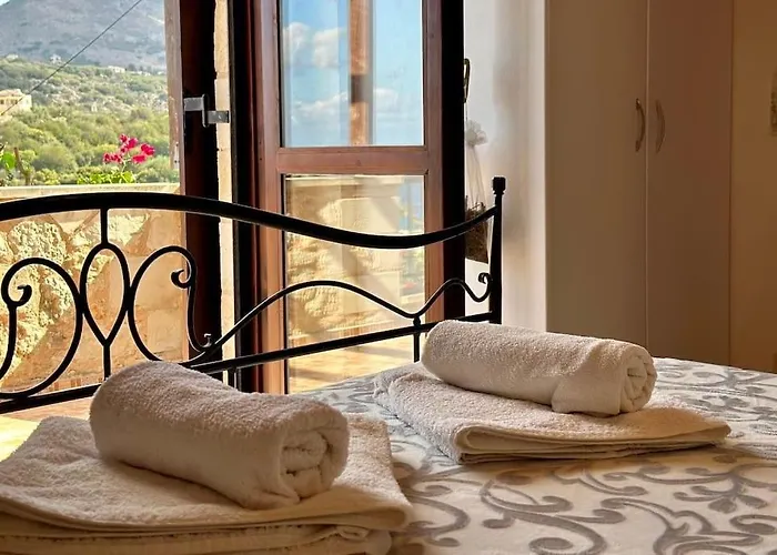 Anais Charming Stone House Villa *