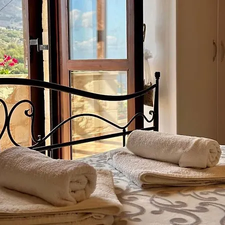 Anais Charming Stone House Villa *