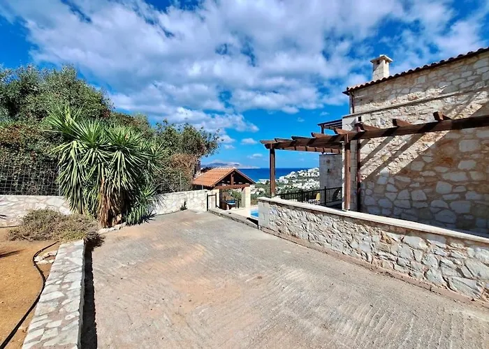 Anais Charming Stone House خانيا